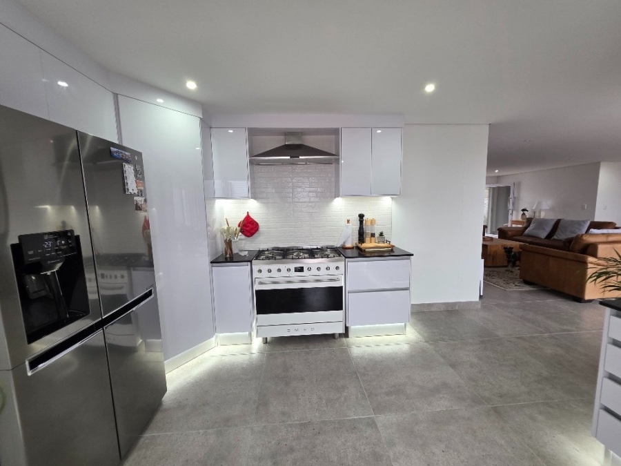 3 Bedroom Property for Sale in Dana Bay Western Cape